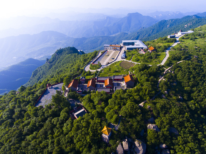 百花山顶,海拔最高的庙在这里