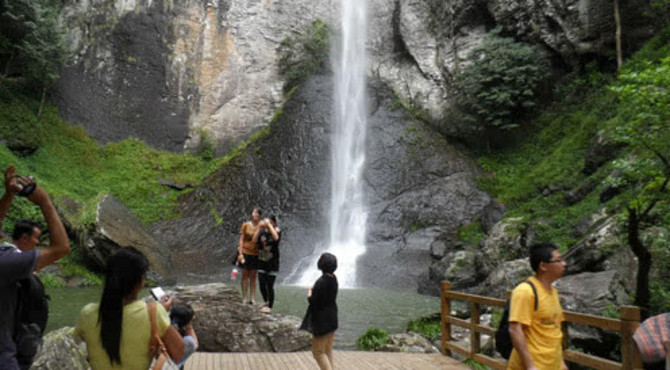 云顶下集，高山峡谷景区，七彩瀑谷景区、红河谷景区及翡翠谷景区