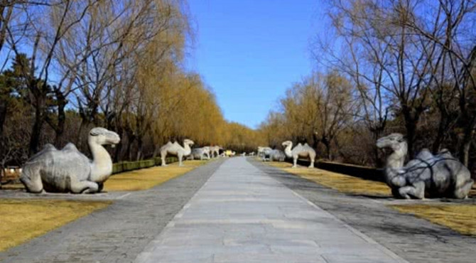 长长的神路没有尽头 守护十三陵南大门 从此开启神秘莫测皇陵群