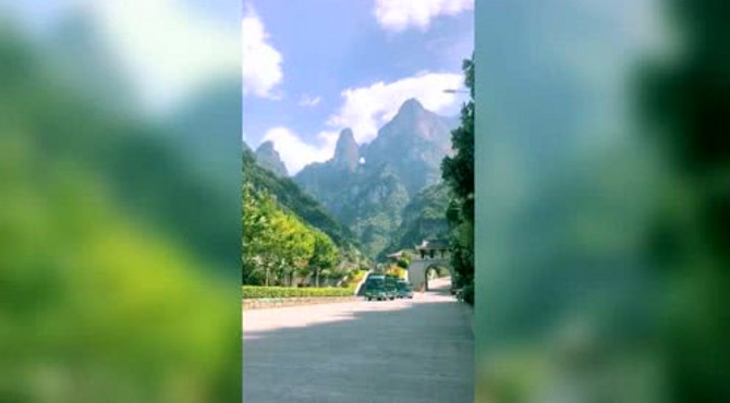 第二个国家森林公园，天门山景区，离这么远就感受到里面的雄伟景色
