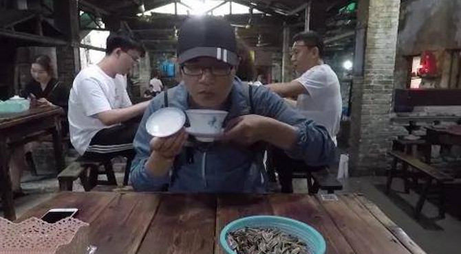 交通茶馆,重庆唯一一家保持七八十年代风格的茶馆,电影疯狂的石头曾在此取景