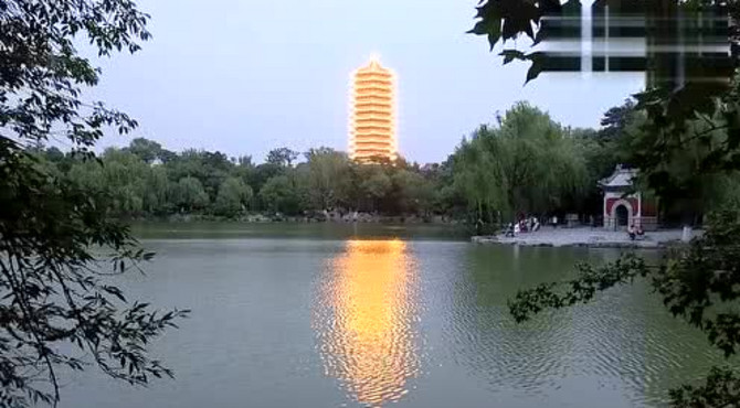 博雅塔亮灯啦