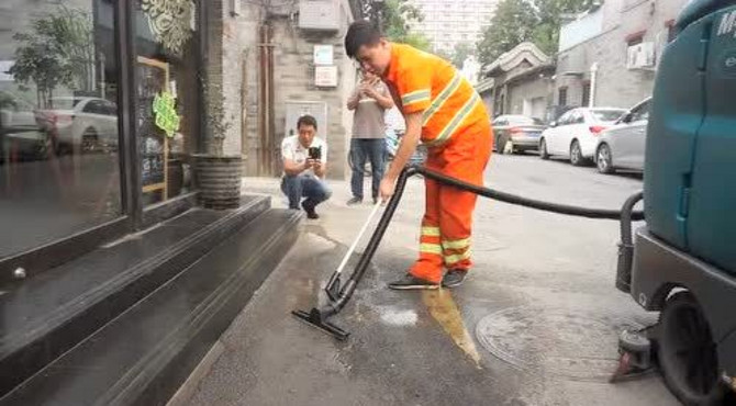 东四胡同洗地车