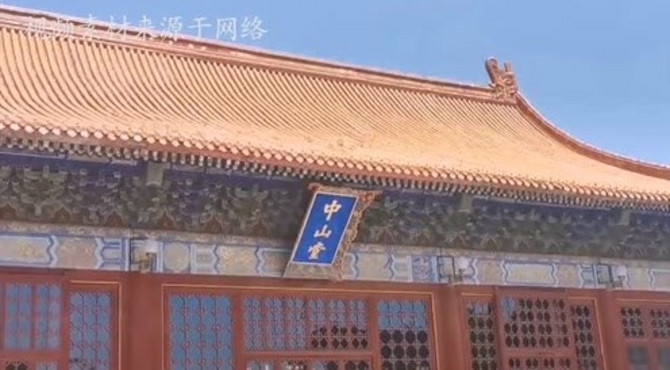 这个公园与故宫只有一墙之隔，曾是皇家社稷坛，现在门票仅收3元