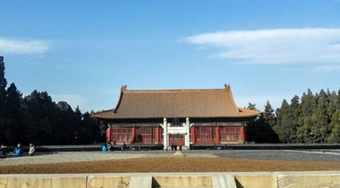 社稷坛中隐藏的小秘密，为什么中山公园社稷坛铺的是五色土？