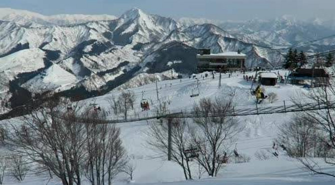 日本石打丸山滑雪场 交通便利的雪场