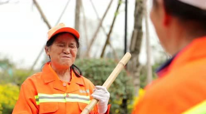 环卫工人交通安全警示录