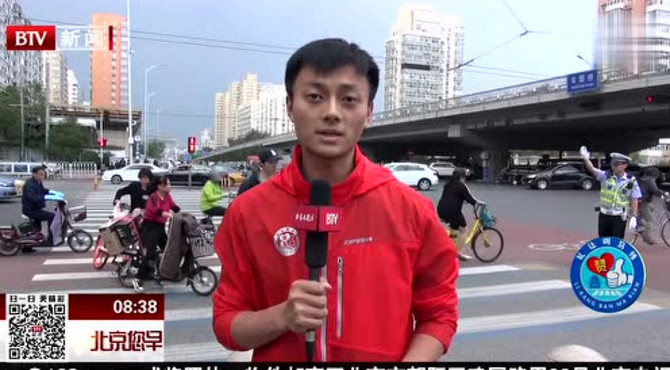 记者探访官园桥路口 民警严查违法驾驶乱象