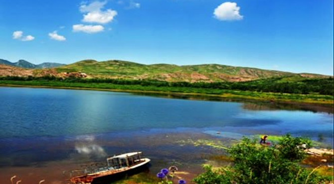 宁武旅游风景区---天池湖畔