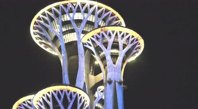 北京奥林匹克公园奥林匹克塔，夜晚亮灯后，没人再叫“大钉子”