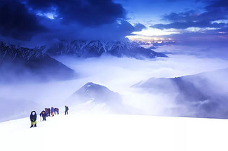 【行走川西·贡嘎大环线+冰川8日】贡嘎雪山+勒多曼因冰川+冷嘎措+泉华滩+日达蛮垭口+子梅垭口8日徒步｜朝圣“蜀山之王”，探索贡嘎千面！