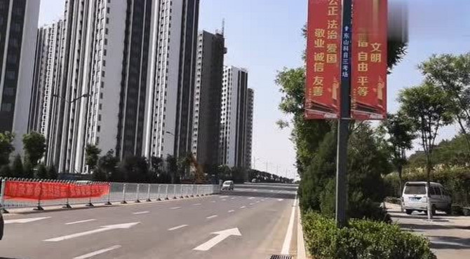 实拍已经通车的太原东峰路，道路旁边的杨家峪发展好快！