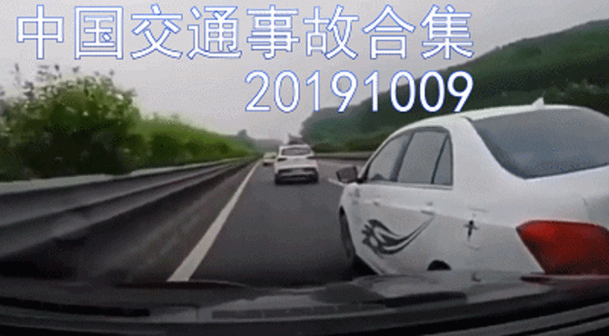 中国交通事故合集20191009：变道被撞报废，轿车为自己的任性，付出了代价