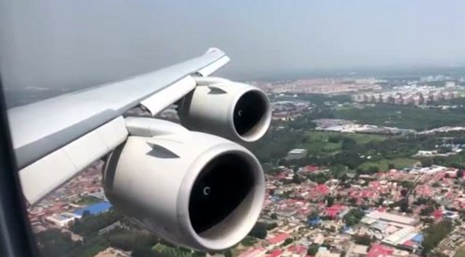 国航B747-8于北京首都国际机场01跑道落地！