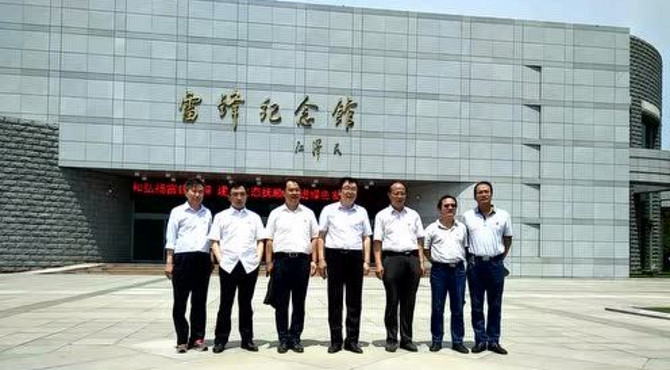 参观抚顺雷锋纪念馆和战犯监狱旧址