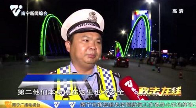 交警夜查 整治科德桥交通乱象