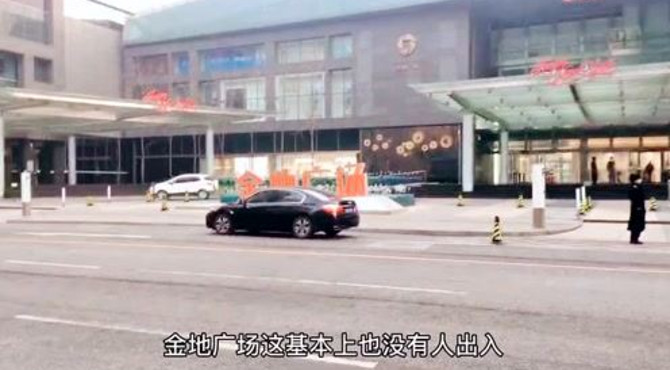 来看下北京CBD万达广场的晚高峰 一个月前都不敢想象