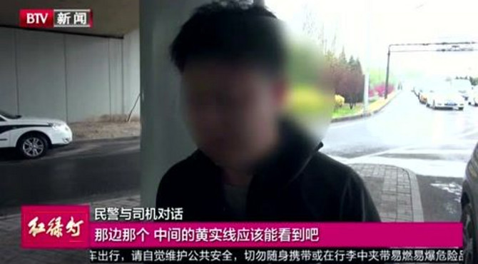 交管部门早高峰严查窑洼湖桥逆行违法行为