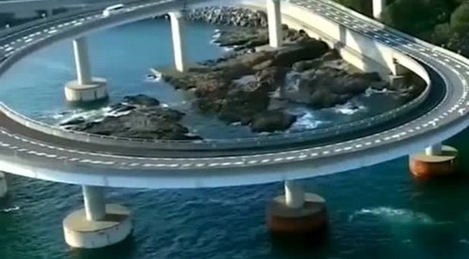 现在的交通四通八达，这些交通公路的出现，离不开建筑工人的辛苦付出！
