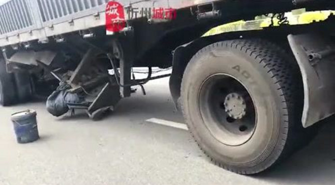龙翔西街与慕山北路交叉口发生交通事故
