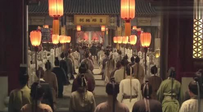 红楼梦：贾府人丁兴旺，祭拜列祖列宗，人竟堆满五间大厅三间抱厦