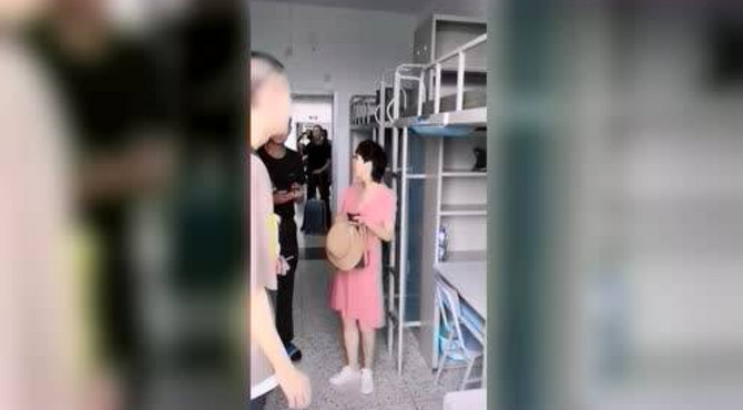 北航的宿舍是这样，很满足
