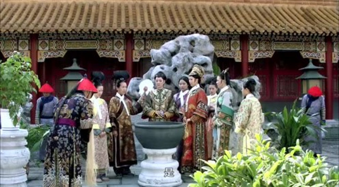 苏培盛话落，太后直接将叶澜依安排进了春禧殿