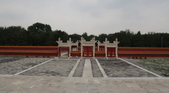 地坛公园又称方泽坛