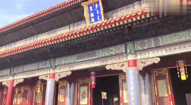 在故宫后宫的皇极殿，也能看到当年乾隆的龙椅