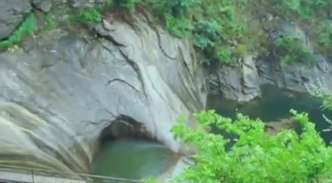 北京密云白龙潭风景区，山灵水秀，峰多石怪