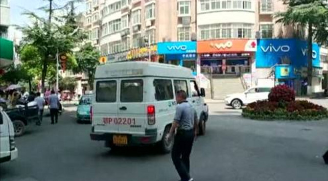 松柏镇中心街交通