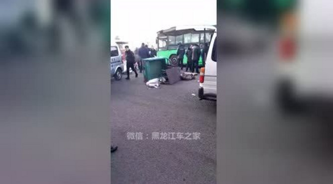 鹤岗兴安台交通事故，两人死亡