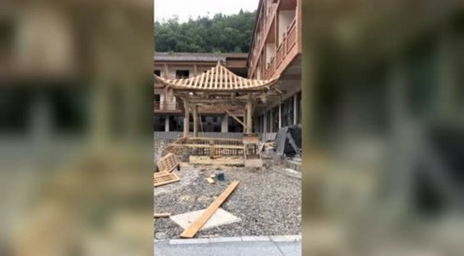 找了好几个师傅，都不会做四角亭，还好功夫不负有心人！