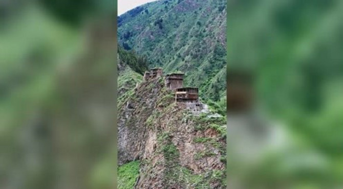 崖壁石屋，大家觉得怎么样