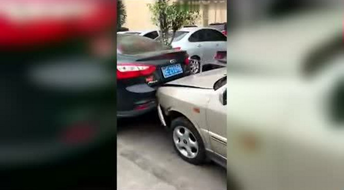 比亚迪唐到底有多硬？看看这个视频，一顶四！