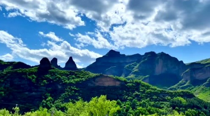 正在建设中的天门山风景区