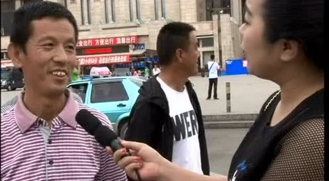 火车站站前广场交通秩序好转但仍有不文明现象