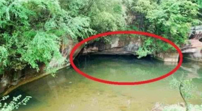 浙江小山村出现“神秘”无底潭，村民合力将水抽干，发现世界奇迹！