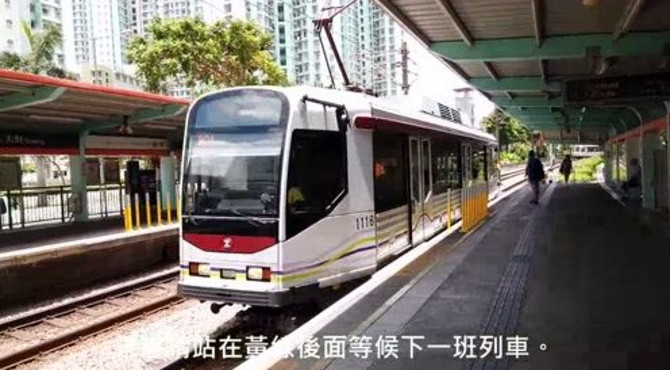 香港轻铁随拍：列车1118不载客驶经天恒及友爱站