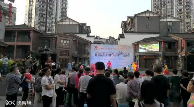 彩旗沙画在万盛老街美隆阁（视频）