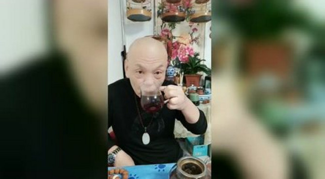 老北京人生活习惯，早晨起来先把茶喝透了