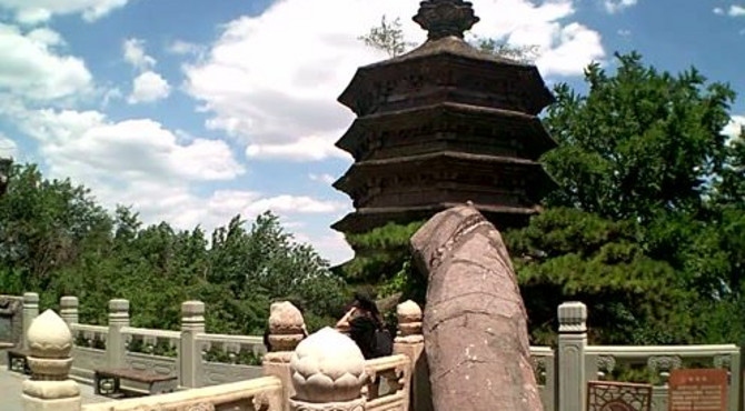 和老梁游完潭柘寺，又去看了戒台寺，绿树环绕的戒台寺真的很清凉