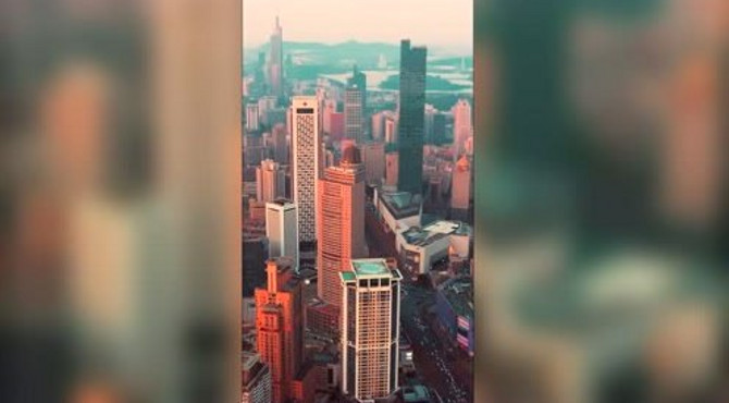 金陵南京六朝古都，城市现代高楼林立，大厦参天