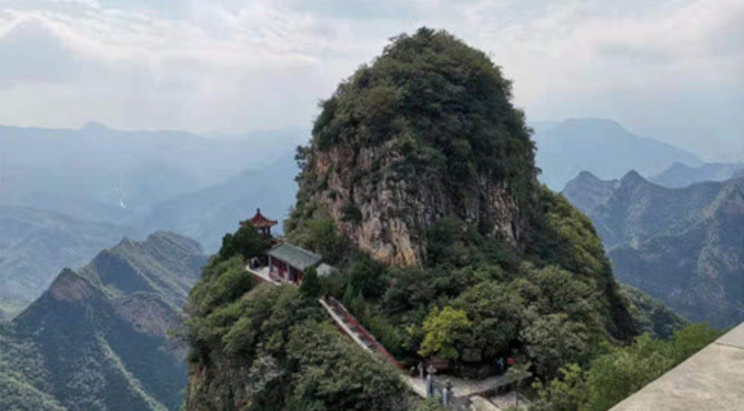 北京圣莲山景区，道观庙宇还不少，还看见不少出家人，视频第四部