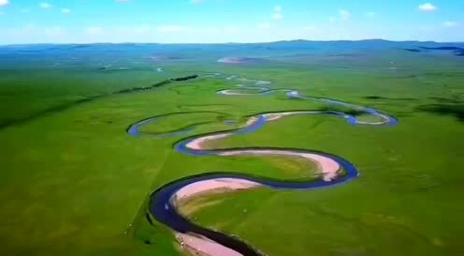 草原上地河流