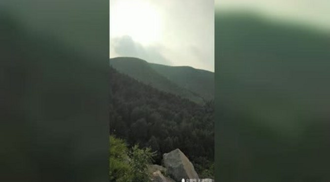 皇藏峪龙岗山风景，远山松林