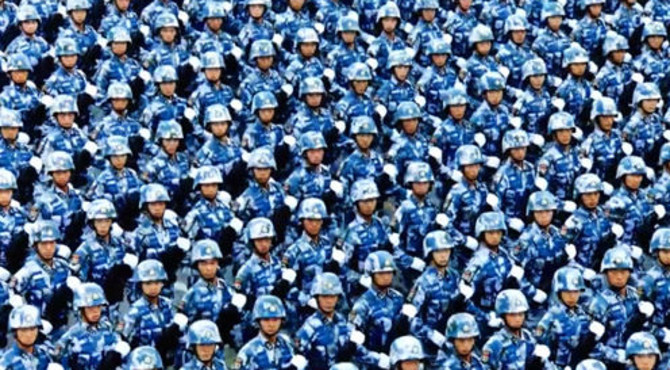 中国人民解放军海军陆战队方队接受祖国和人民的检阅