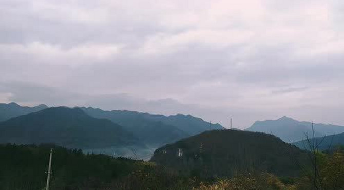 方塘烟雨