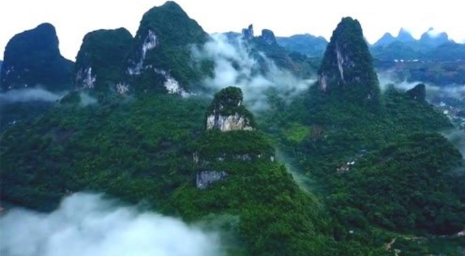 位于贵州深山里的景区，被誉为贵州第一沟，风景比九寨沟还漂亮