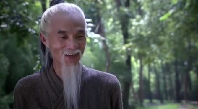 难怪孙武苦寻欧冶子，他技艺真厉害，造出的锄头能轻易断石